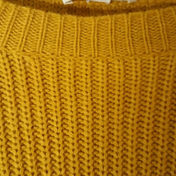 Round Neck Long Sleeves Sweater - Picture 6 of 7